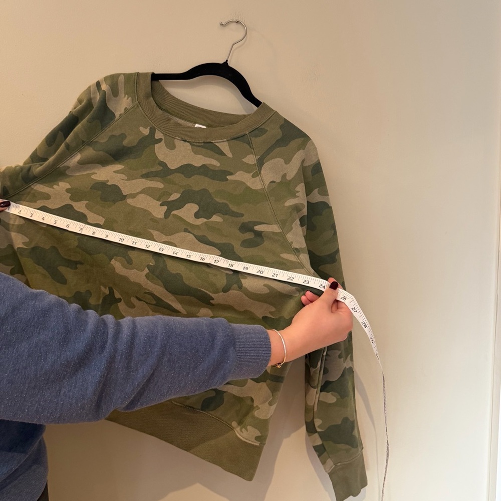 Old Navy Green Camo Crewneck Sweatshirt - Picture 6 of 7